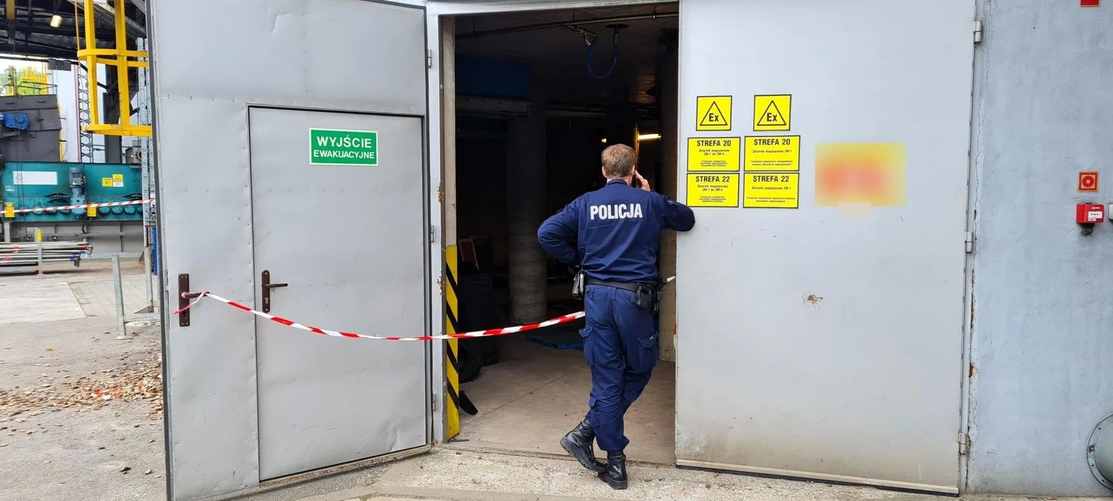 Wejście do pomieszczenia zbiornika na poziomie 0 m – zabezpieczone po zdarzeniu.